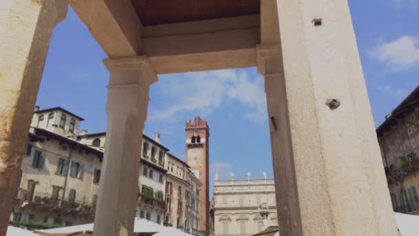 Kapitolium i Piazza delle Erbe i Verona, Italien — Stockvideo