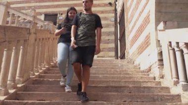 İtalya, Verona 'da merdivenleri olan Palazzo della Regione.