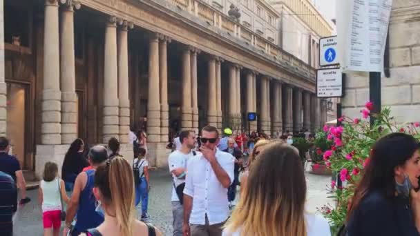 Ampia veduta su Piazza Reggiseno piena di turisti a Verona in Italia 5 — Video Stock