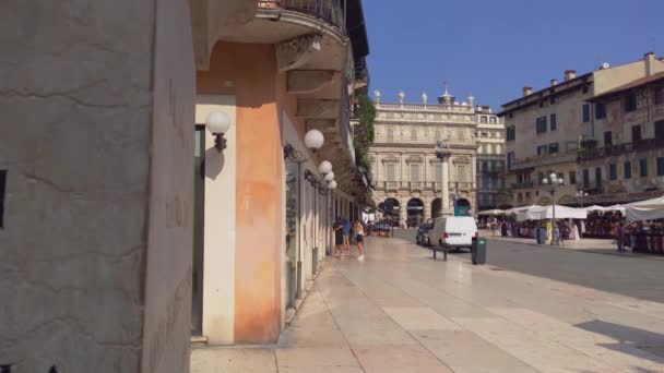 Utsikt över Piazza delle Erbe i Verona, Italien 5 — Stockvideo