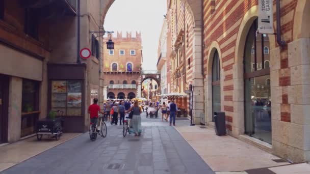 Vy över Piazza dei Signori, Signori torget på engelska, i Verona i Italien — Stockvideo