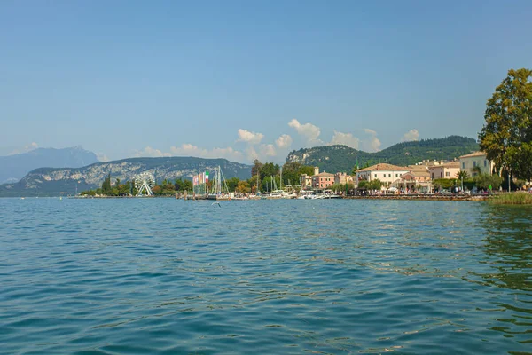 Veduta Del Lago Grada Bardolino Luogo Famoso Italia — Foto Stock