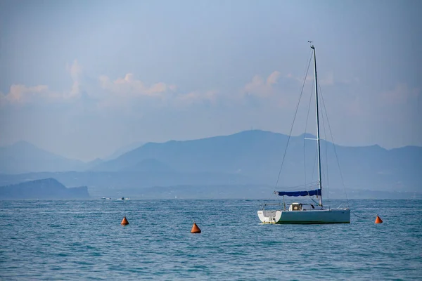 Panorama Jeziora Garda Lazise Włoszech Latem — Zdjęcie stockowe