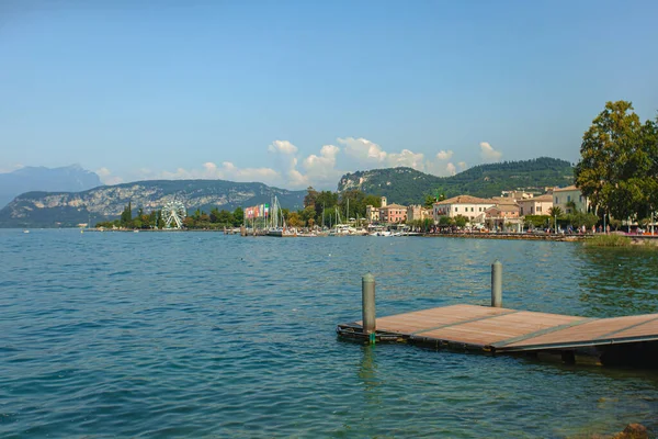 Pohled Jezero Grada Bardolina Slavného Místa Itálii — Stock fotografie