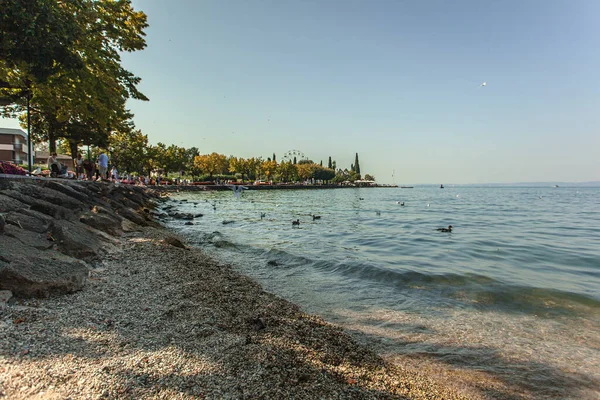 Pohled Jezero Grada Bardolina Slavného Místa Itálii — Stock fotografie