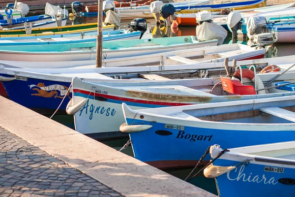 Bardolino Italie Septembre 2020 Bateaux Colorés Amarrés Sur Port Bardolino — Photo