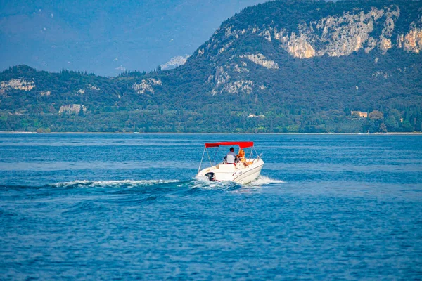Бардолино Италия Сентября 2020 Вид Озеро Гарда Италии — стоковое фото
