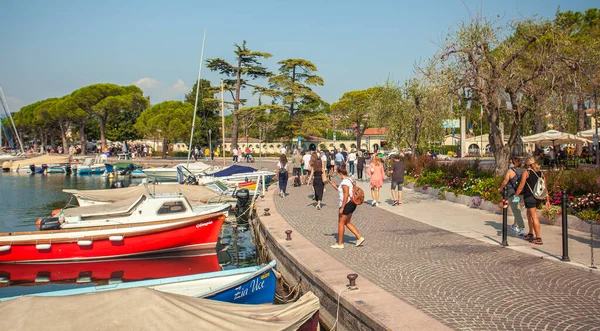 Lazise Italië September 2020 Lazise Promenade Langs Het Gardameer — Stockfoto