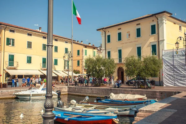 Lazise Włochy Wrzesień 2020 Dogana Veneta Porticciolo Lazise Włoszech Kolorowymi — Zdjęcie stockowe