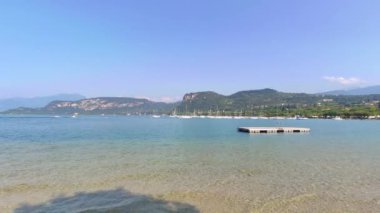 Bardolino 9 'dan İtalya' daki Garda Gölü manzarası