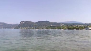 Bardolino 4 'ten İtalya' daki Garda Gölü manzarası