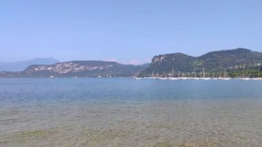 Bardolino 7 'den İtalya' daki Garda Gölü manzarası