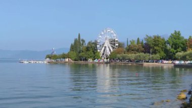 Bardolino 'daki Garda Gölü Panoraması, dönme dolap 2 ile.