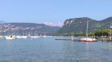 Bardolino 13 'ten İtalya' daki Garda Gölü manzarası