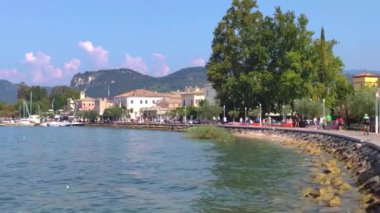 Bardolino 19 'dan İtalya' daki Garda Gölü manzarası