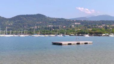 Bardolino 8 'den İtalya' daki Garda Gölü manzarası