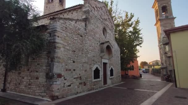 Kerk van San Severo in Bardolino in Italië 4 — Stockvideo