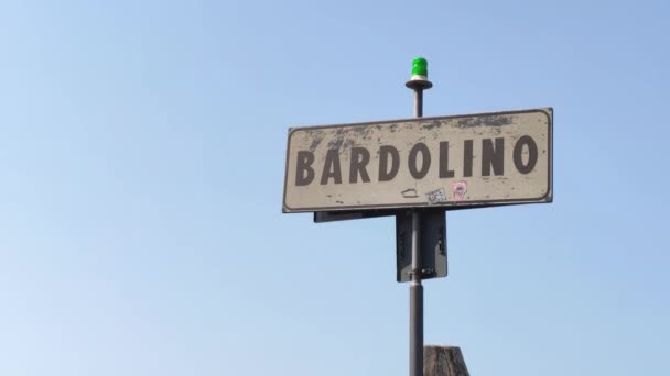 Skriv under med orden Bardolino — Stockvideo