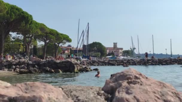 Playa en Lago de Garda en Lazise 11 — Vídeos de Stock