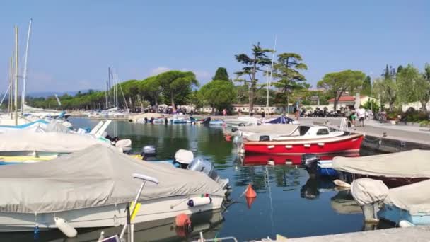 Puerto de Lazise en el lago de Garda — Vídeos de Stock