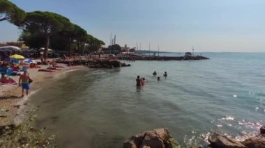 Lazise 9 'da Garda Gölü' ndeki plaj