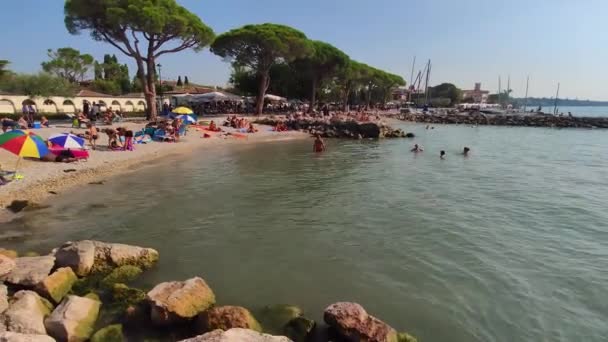 Playa en Lago de Garda en Lazise 12 — Vídeos de Stock