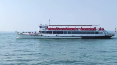 Feribot Bardolino 'ya Garda Gölü 2' de varacak.