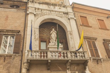 Modena 'daki saray komünü, İtalya' daki İngiliz belediye binası.