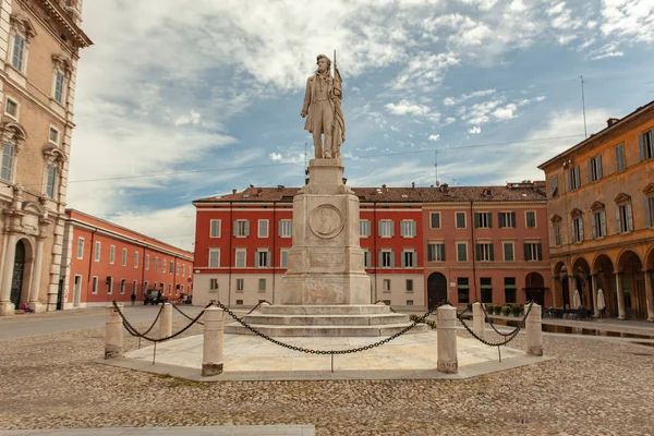 Estátua Ciro Menotti Modena Praça Principal Cidade — Fotografia de Stock