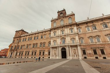 Modena, İtalya 'daki Palazzo Ducale Sarayı. Modena 'daki İngiliz Dükalığı sarayında, tarihi İtalyan şehri..