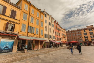 MODENA, 1 EKİM 2020: Modena, İtalya 'da Piazza XX Settembre. İngilizce 20 Eylül Meydanı, Modena