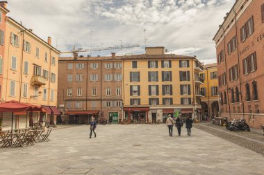 MODENA, 1 EKİM 2020: Modena, İtalya 'da Piazza XX Settembre. İngilizce 20 Eylül Meydanı, Modena