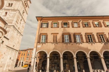 MODENA, 1 EKİM 2020: Modena 'daki Piazza Grande, Modena' daki İngiliz Grande Meydanı