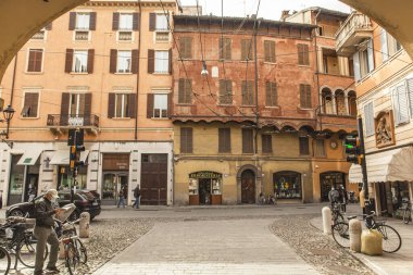 MODENA, İTALYA 1 Ekim 2020: Modena 'daki Duomo Meydanı