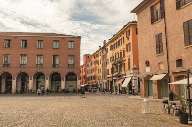 MODENA, 1 EKİM 2020: Modena 'daki Piazza Grande, Modena' daki İngiliz Grande Meydanı