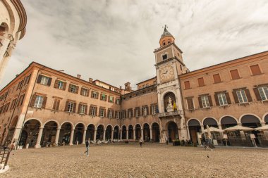 MODENA, 1 EKİM 2020: Modena 'daki Piazza Grande, Modena' daki İngiliz Grande Meydanı