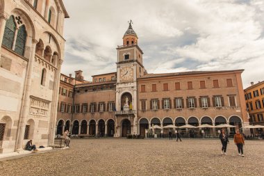 MODENA, 1 EKİM 2020: Modena 'daki Piazza Grande, Modena' daki İngiliz Grande Meydanı