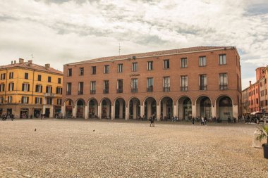 MODENA, 1 EKİM 2020: Modena 'daki Piazza Grande, Modena' daki İngiliz Grande Meydanı
