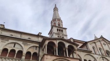 Modena, İtalya 'daki Duomo ve Ghirlandina Kulesi