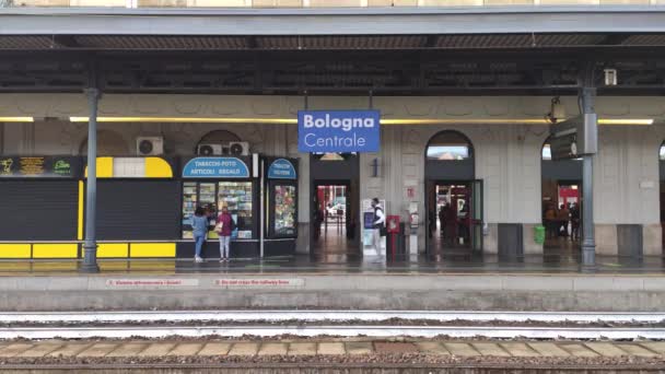 Järnvägsstationen Bologna — Stockvideo