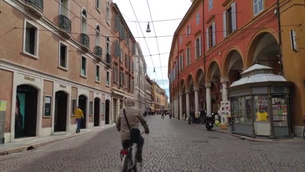 View of Via Emilia Centro in Modena, Olaszország 8 — Stock videók