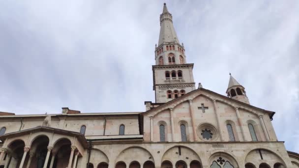 Πύργος Duomo και Ghirlandina στη Μόντενα της Ιταλίας — Αρχείο Βίντεο