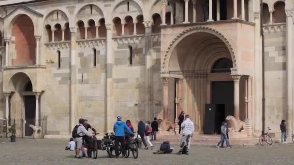 이탈리아 모데나에 있는 에밀리아 센트로가도 22 번 도로 — 비디오