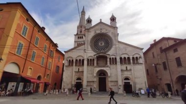 Modena 2 'nin İkili