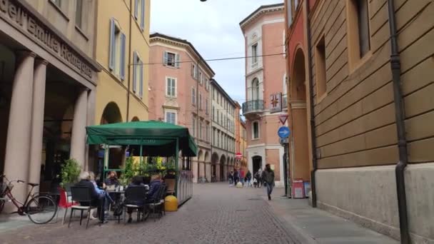 View of Via Emilia Centro in Modena, Olaszország 21 — Stock videók