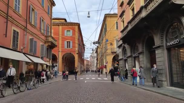 View of Via Emilia Centro in Modena, Olaszország 14 — Stock videók
