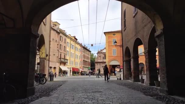 Utsikt över Via Emilia Centro i Modena, Italien 20 — Stockvideo