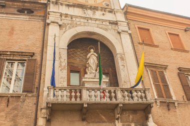 Modena 'daki saray komünü, İtalya' daki İngiliz belediye binası.