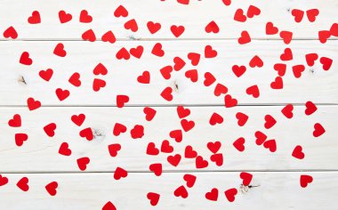 Beyaz ahşap arka plan üzerinde kalp figürleri Doku 