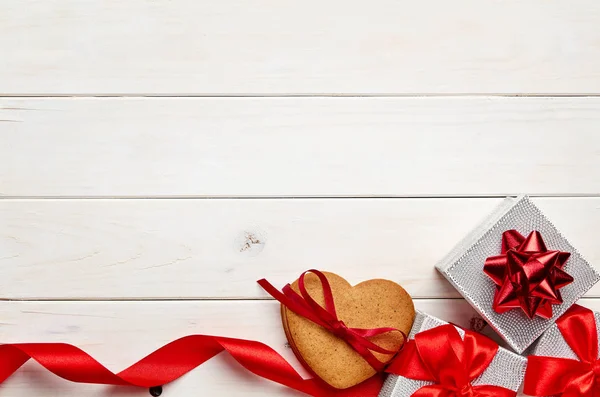 Fondo Madera Blanca Con Regalos Plata Pan Jengibre — Foto de Stock